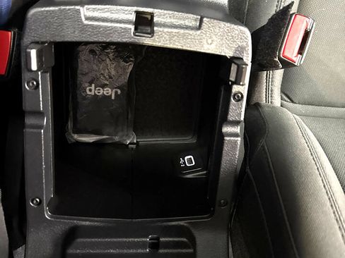 Used 2021 Jeep Gladiator Sport image 23