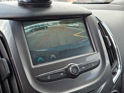 Used 2017 Chevrolet Cruze LT image 16