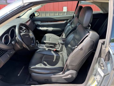 Used 2010 Chrysler Sebring Limited FWD image 9