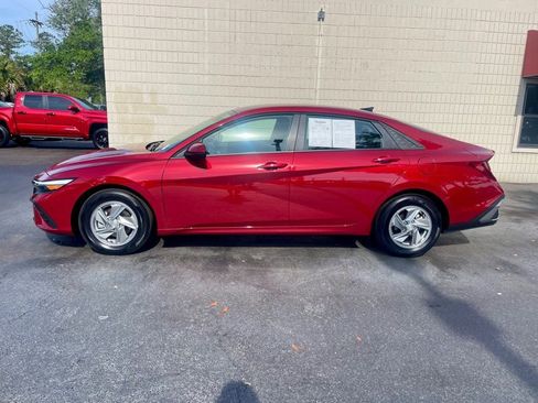 Used 2026 Hyundai Elantra SE FWD image 2