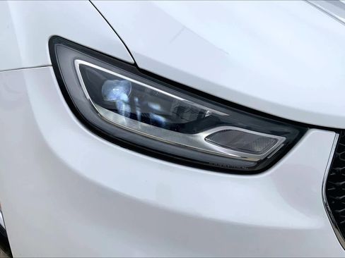 Used 2023 Chrysler Pacifica Touring-L image 27