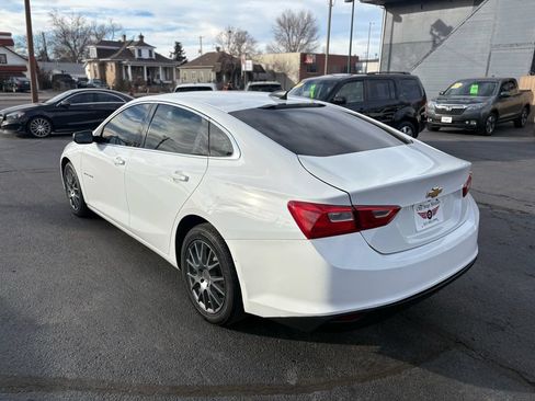 Used 2018 Chevrolet Malibu LS FWD image 4
