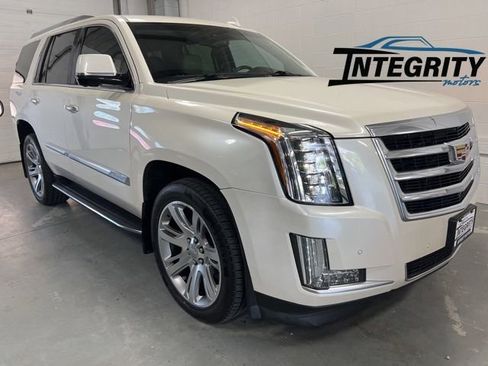 Used 2015 Cadillac Escalade Luxury AWD/4WD image 1