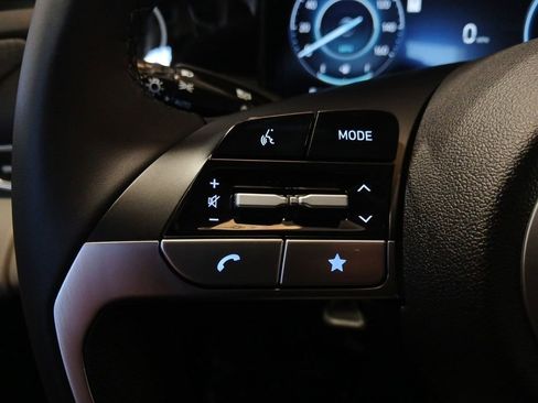 New 2025 Hyundai Elantra Limited FWD image 16