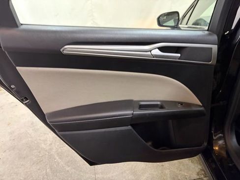 Used 2018 Ford Fusion S image 18