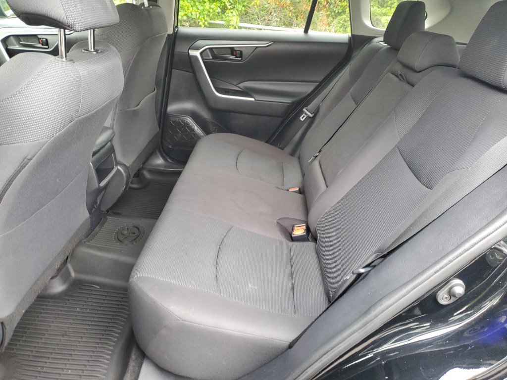 Used 2020 Toyota RAV4 LE FWD image 13