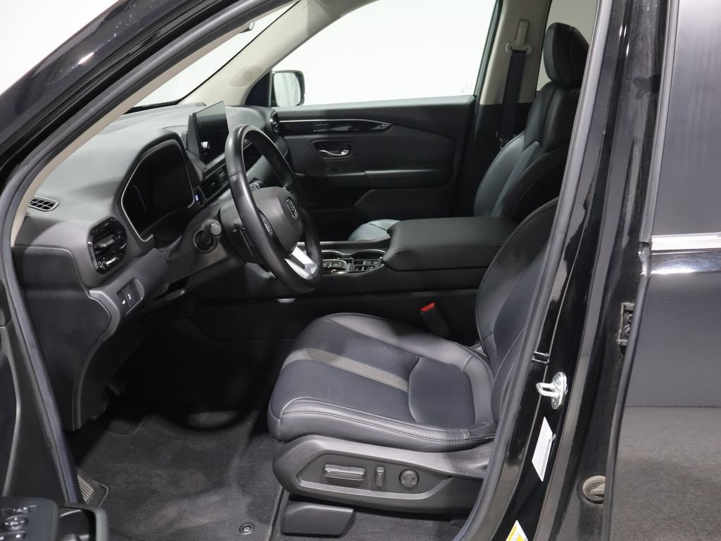 Used 2025 Honda Pilot EX-L image 9