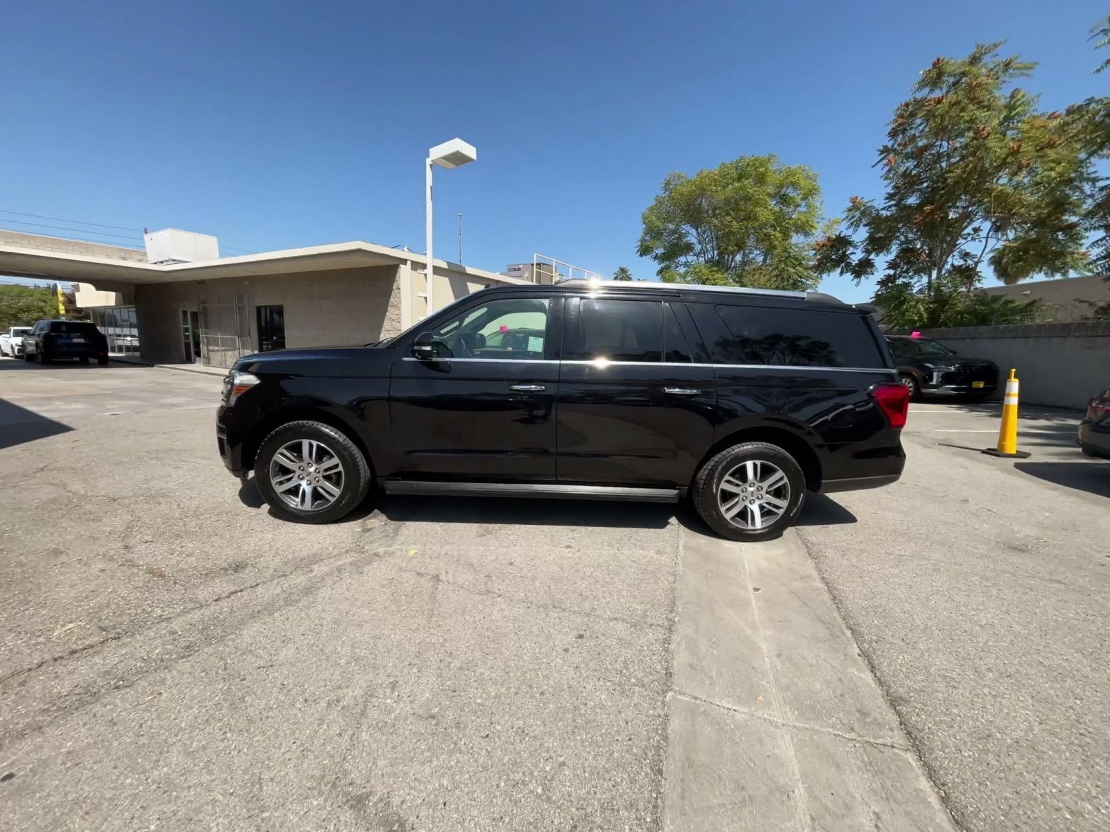 Used 2024 Ford Expedition Max Limited AWD/4WD image 8