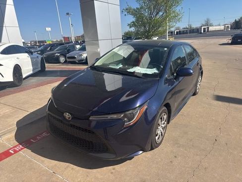 Used 2021 Toyota Corolla LE image 1