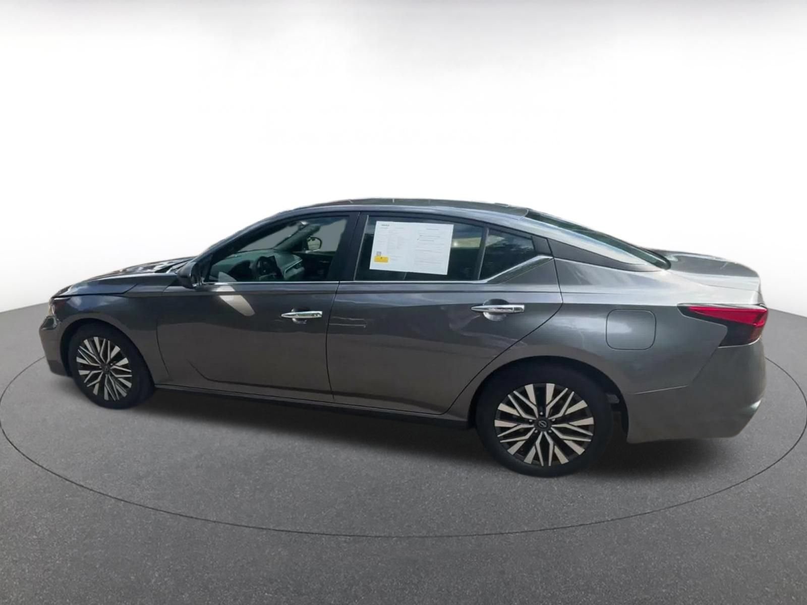Used 2025 Nissan Altima 2.5 SV FWD image 8