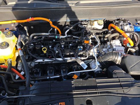 Certified 2024 Ford Maverick XLT image 21