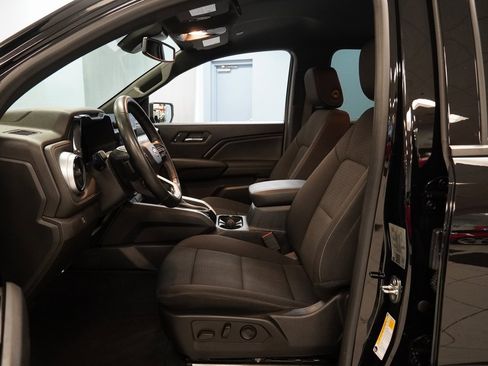 Used 2023 Chevrolet Colorado LT w/ LT Convenience Package II image 5