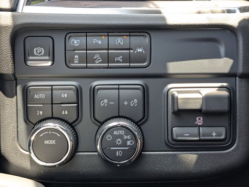 New 2025 Chevrolet Suburban Premier w/ Sun And Tow Package image 37