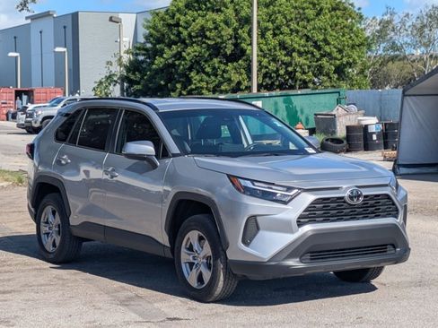 Used 2025 Toyota RAV4 XLE AWD/4WD image 3