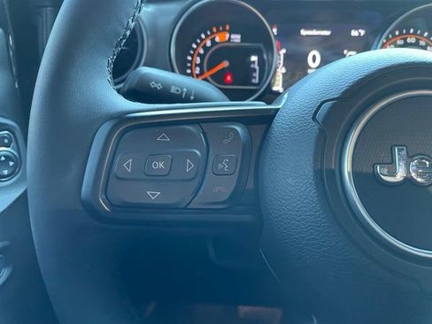 Used 2023 Jeep Wrangler Unlimited Sport AWD/4WD image 14