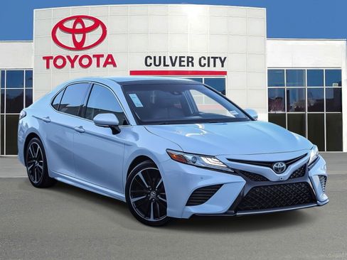 Used 2018 Toyota Camry XSE image 1