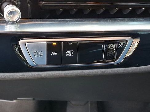 Used 2025 Cadillac Lyriq Sport image 32