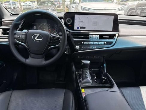 Used 2025 Lexus ES 350 w/ Premium Package FWD image 8
