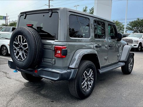 Used 2022 Jeep Wrangler Unlimited Sahara w/ Cold Weather Group AWD/4WD image 6