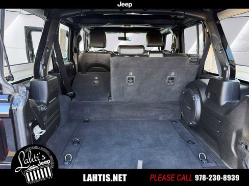 Used 2022 Jeep Wrangler Unlimited Sahara image 13