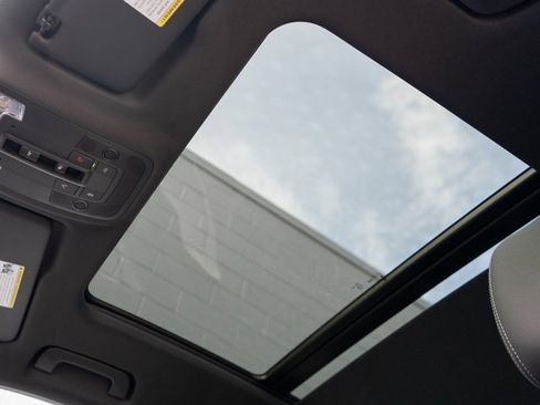 New 2025 Audi Q3 2.0T Premium image 13