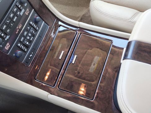 Used 2010 Cadillac Escalade Luxury image 20