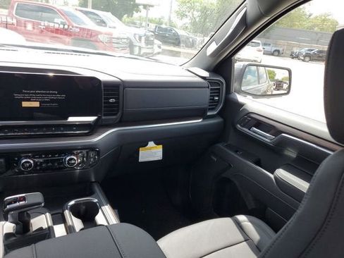 New 2026 GMC Sierra 1500 SLT image 17