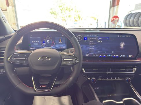 New 2026 Chevrolet Traverse RS w/ LPO, Floor Liner Package image 11