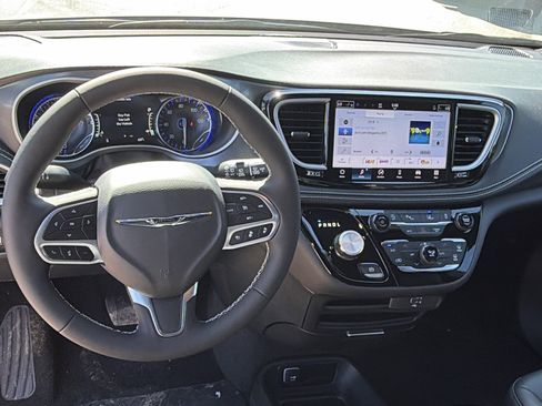 New 2026 Chrysler Pacifica Select image 20