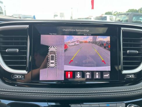 New 2026 Chrysler Pacifica Select image 30