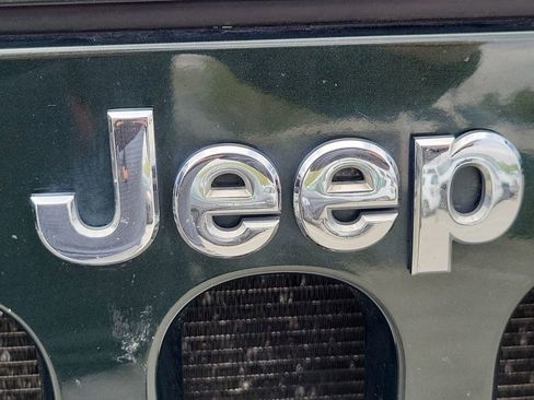 Used 2010 Jeep Wrangler Unlimited Sahara AWD/4WD image 34
