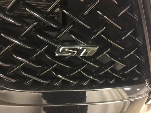 Used 2025 Buick Enclave Sport Touring image 10