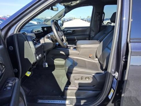Used 2025 Chevrolet Tahoe Z71 AWD/4WD image 2