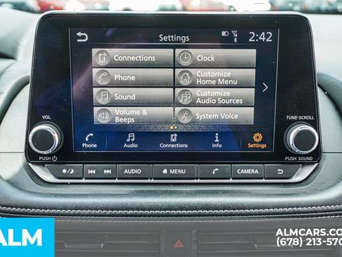 Used 2024 Nissan Rogue S FWD image 34