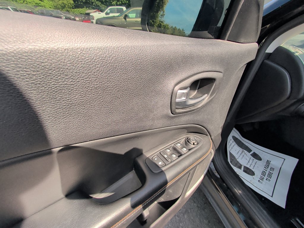 Certified 2019 Jeep Compass Latitude AWD/4WD image 11