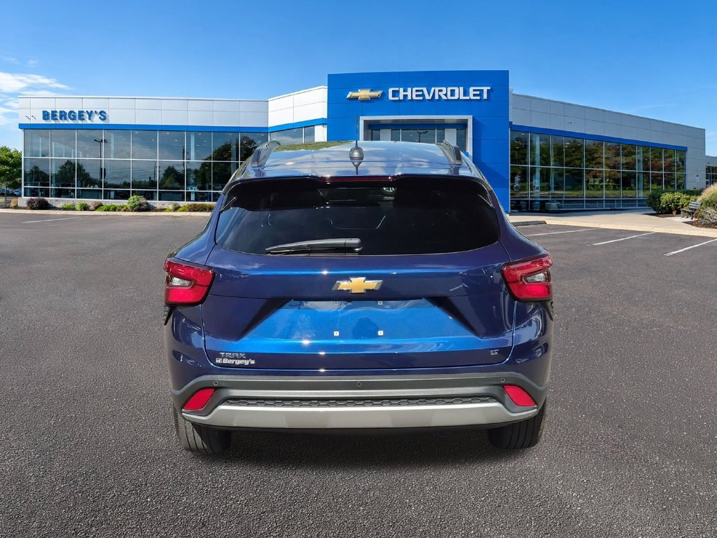 Certified 2024 Chevrolet Trax LT w/ Driver Confidence Package FWD image 11