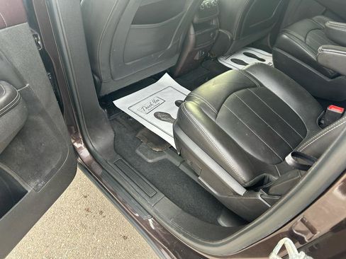 Used 2017 Buick Enclave Leather image 9