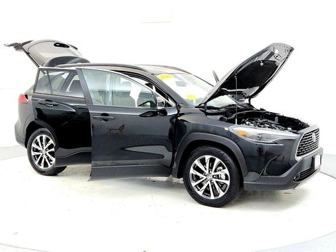 Certified 2024 Toyota Corolla Cross XLE image 12