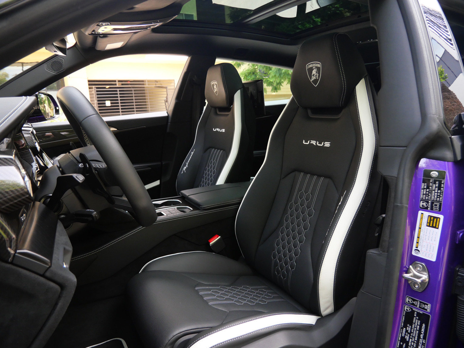 Used 2024 Lamborghini Urus Performante AWD/4WD image 30