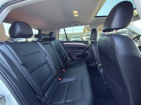 Used 2016 Volkswagen Golf SE image 44