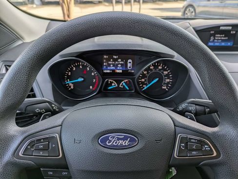 Used 2017 Ford Escape SE AWD/4WD image 38