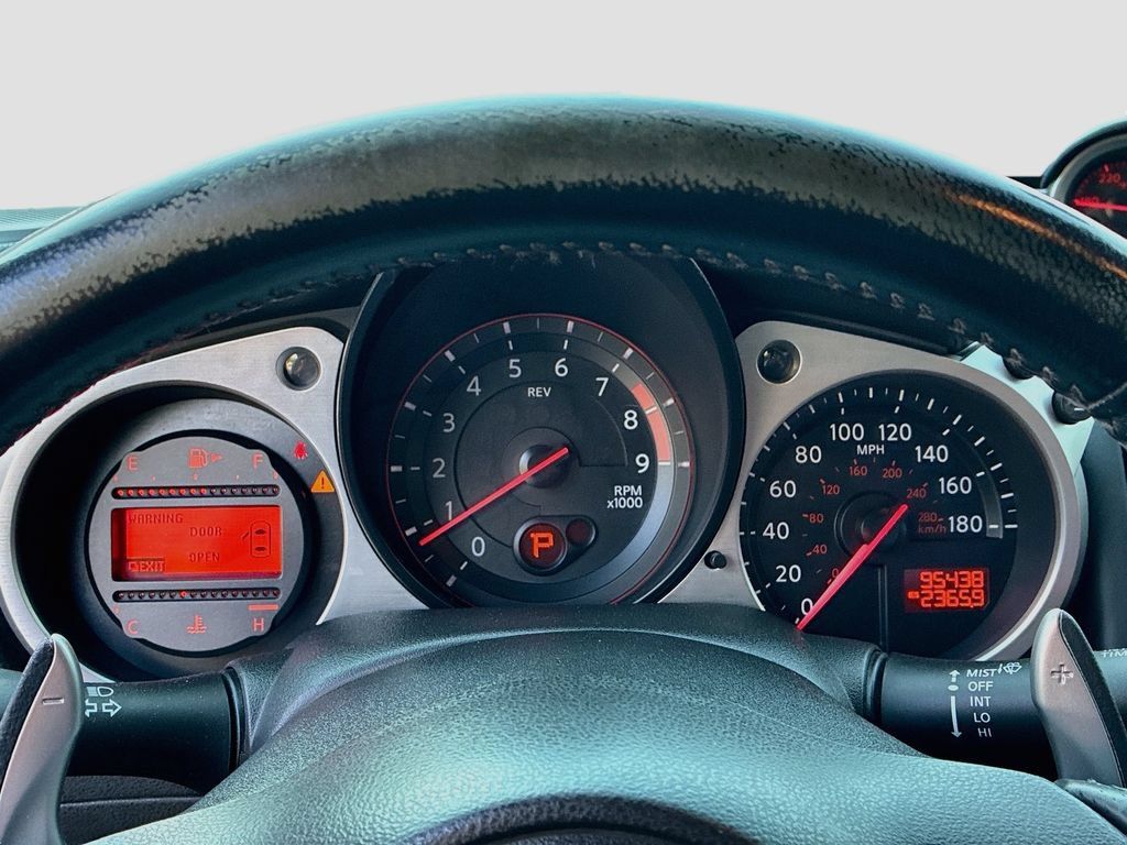 Used 2014 Nissan 370Z Coupe RWD image 12