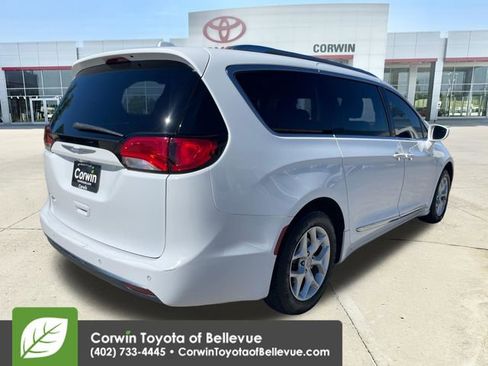 Used 2018 Chrysler Pacifica Touring-L w/ Tire & Wheel Group FWD image 5