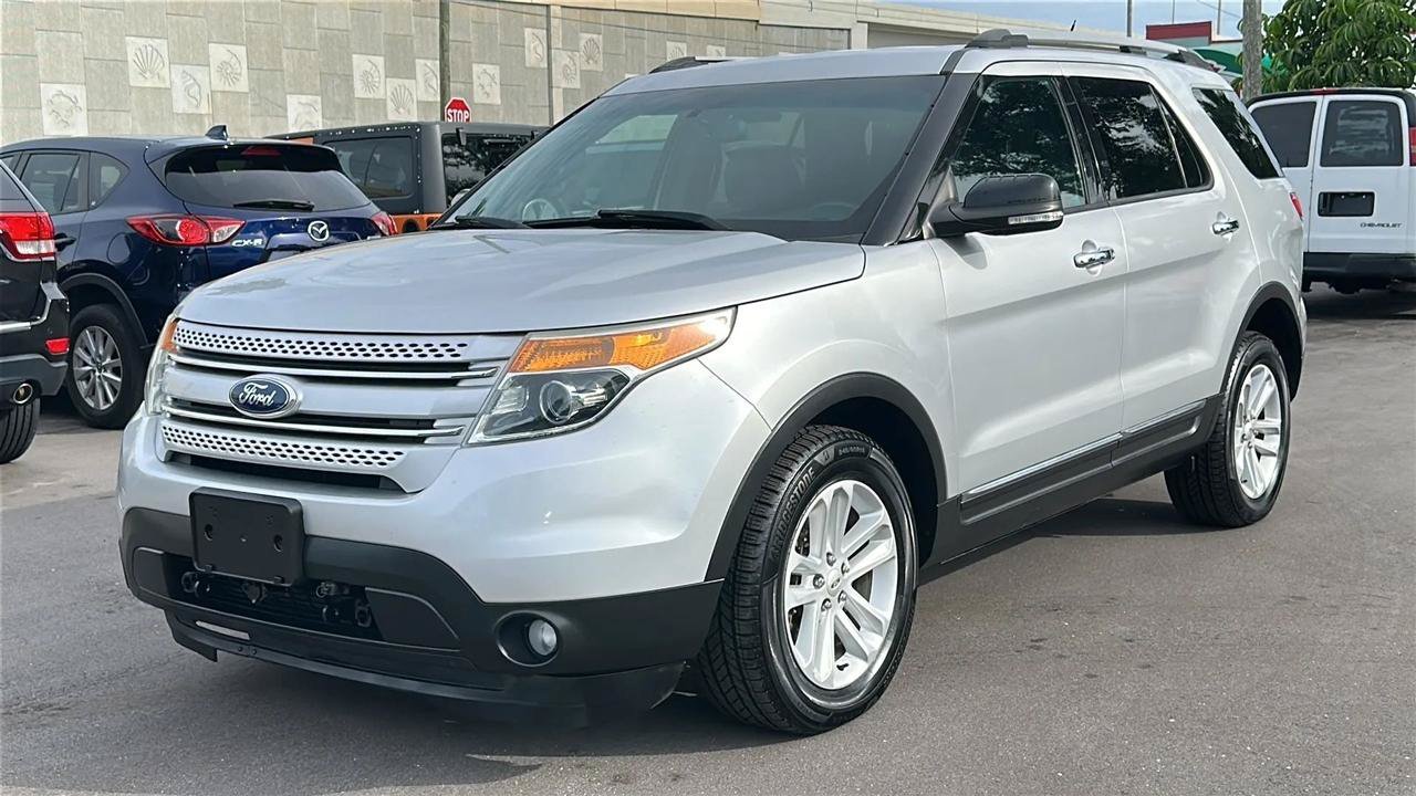 Used 2014 Ford Explorer XLT w/ Equipment Group 202A AWD/4WD image 2