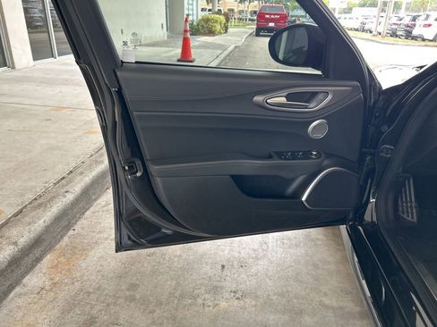 Used 2022 Alfa Romeo Giulia Veloce image 39