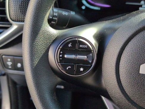 Certified 2025 Kia Soul LX w/ LX Technology Package FWD image 18