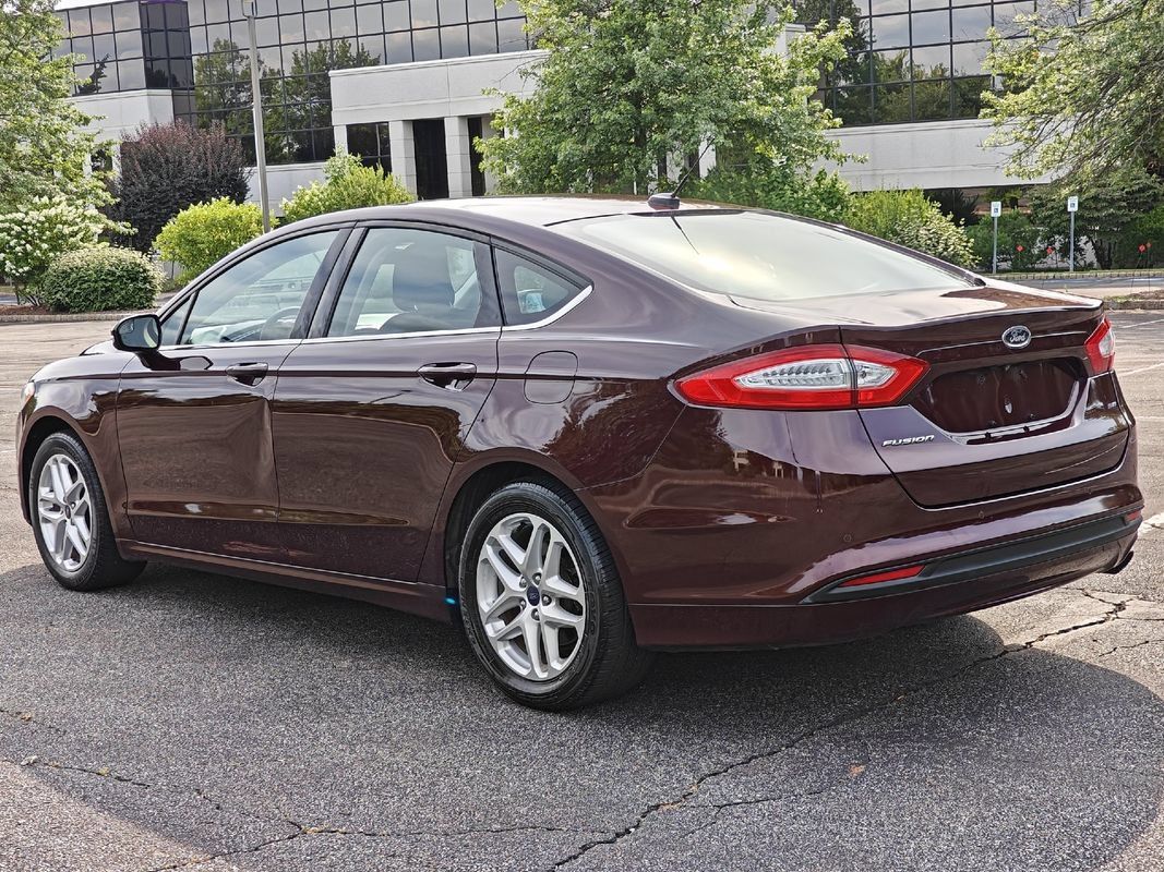 Used 2013 Ford Fusion SE FWD image 4