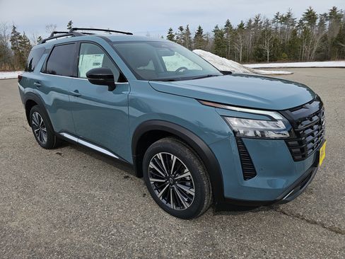 New 2026 Nissan Pathfinder Platinum image 9