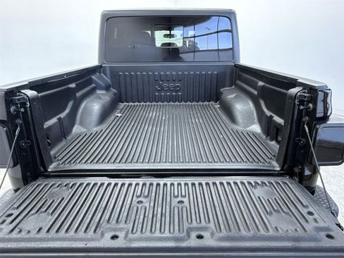 Used 2021 Jeep Gladiator Willys image 34