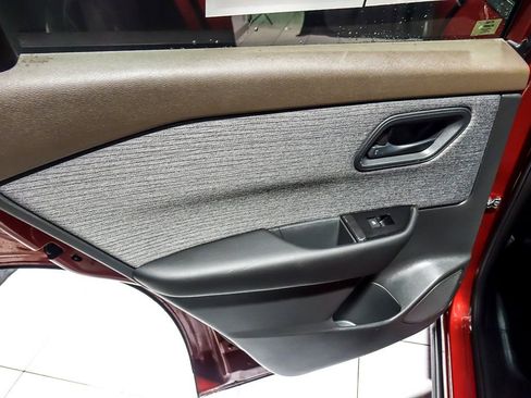 Used 2023 Nissan Rogue S image 26